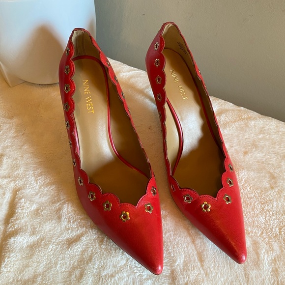 Nine West Red Scalloped Heels - Picture 1 of 11